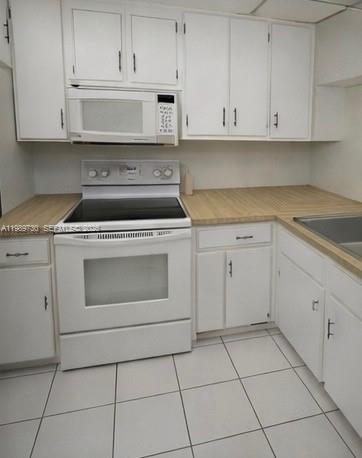 LAS VISTAS H IN INVERRARY - Residential