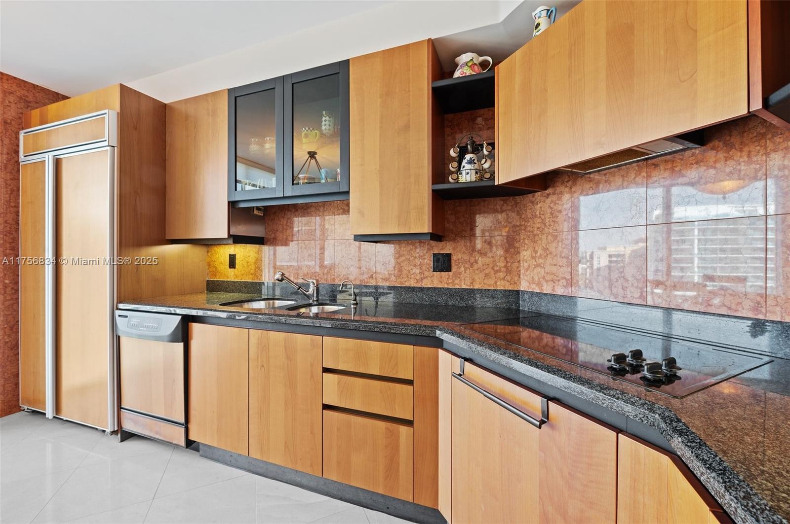 THE PINNACLE CONDO - Residential