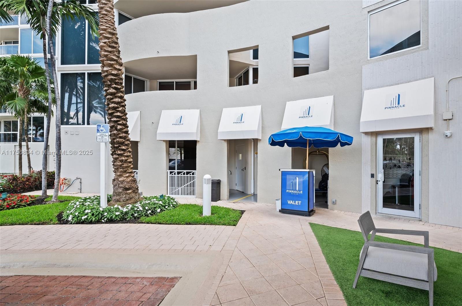 THE PINNACLE CONDO - Residential