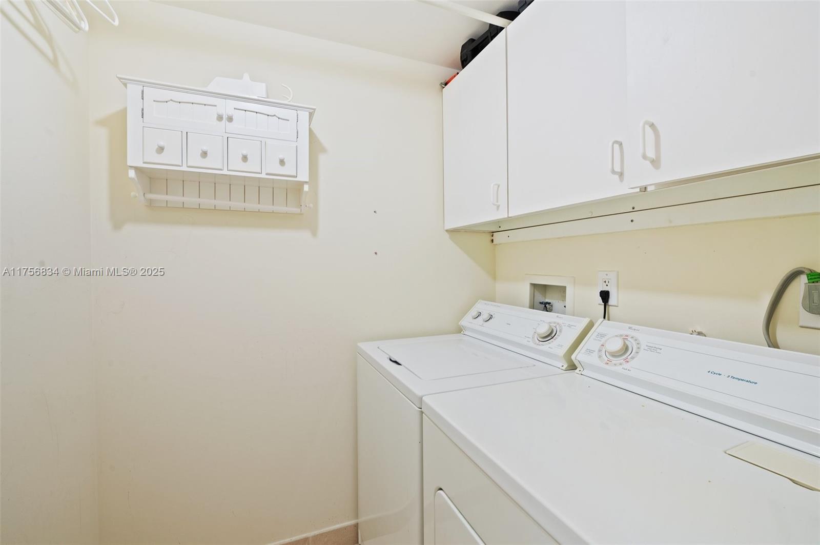 THE PINNACLE CONDO - Residential