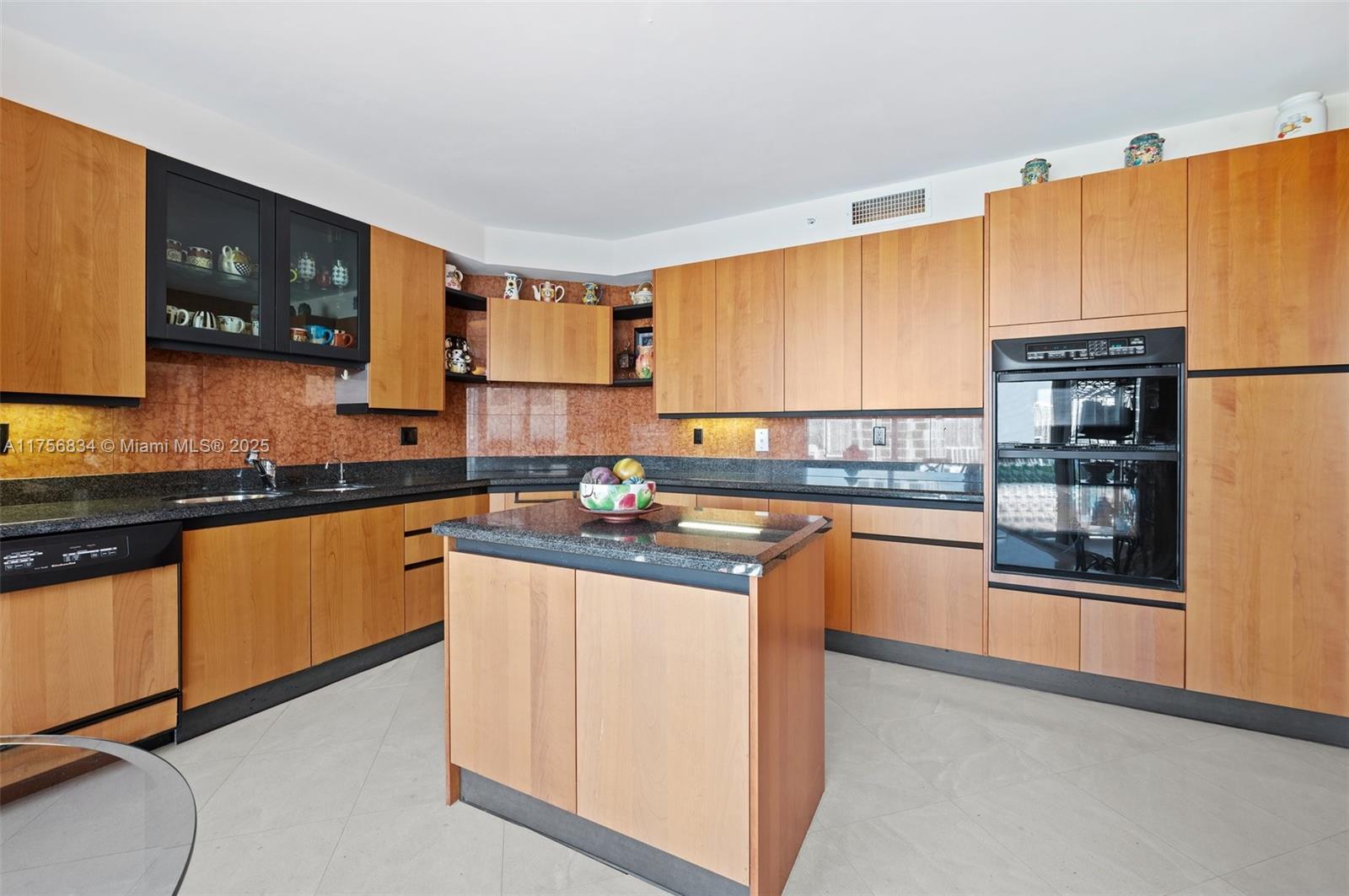 THE PINNACLE CONDO - Residential