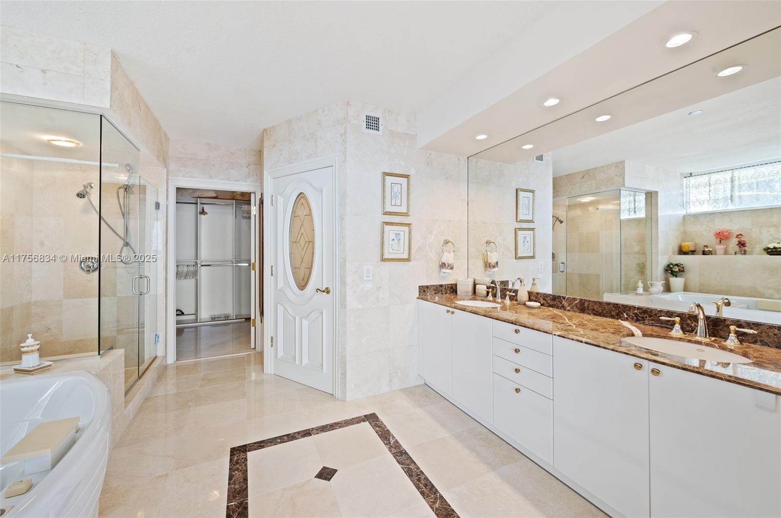 THE PINNACLE CONDO - Residential