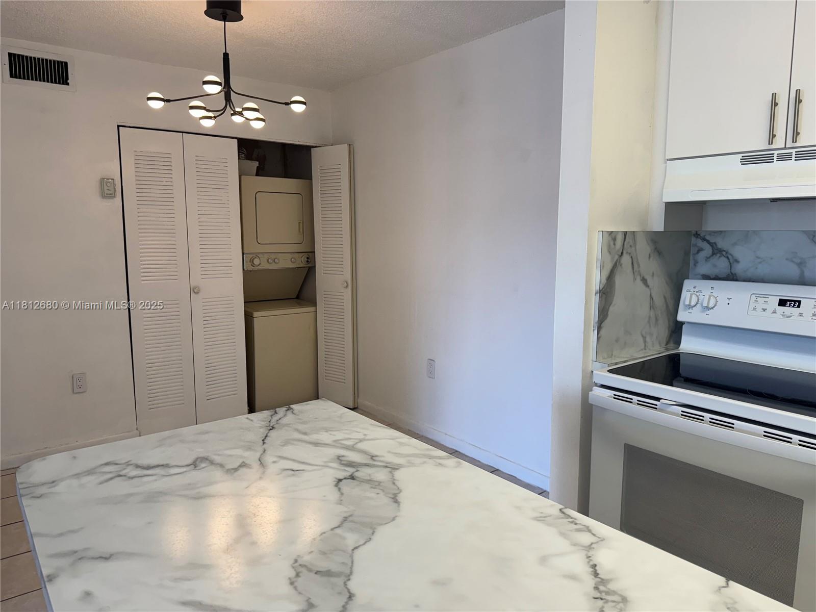 THE COURTS AT KENDALL CON - Residential Lease