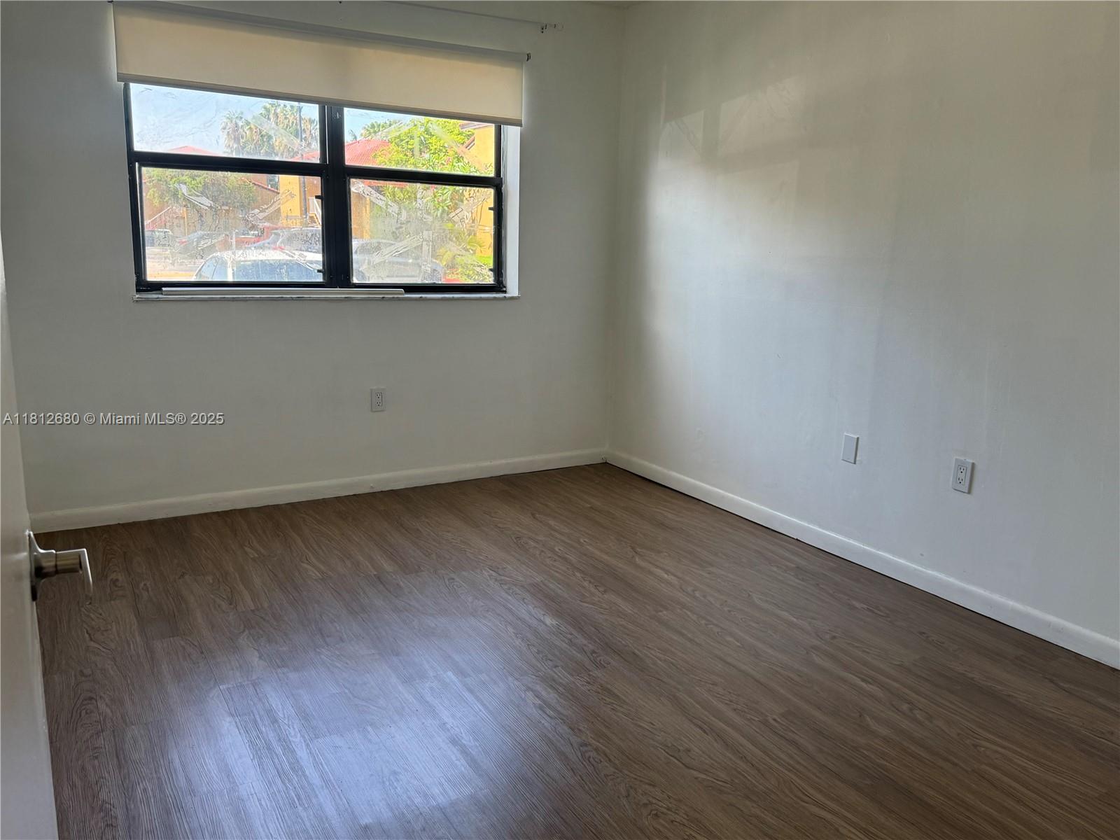 THE COURTS AT KENDALL CON - Residential Lease
