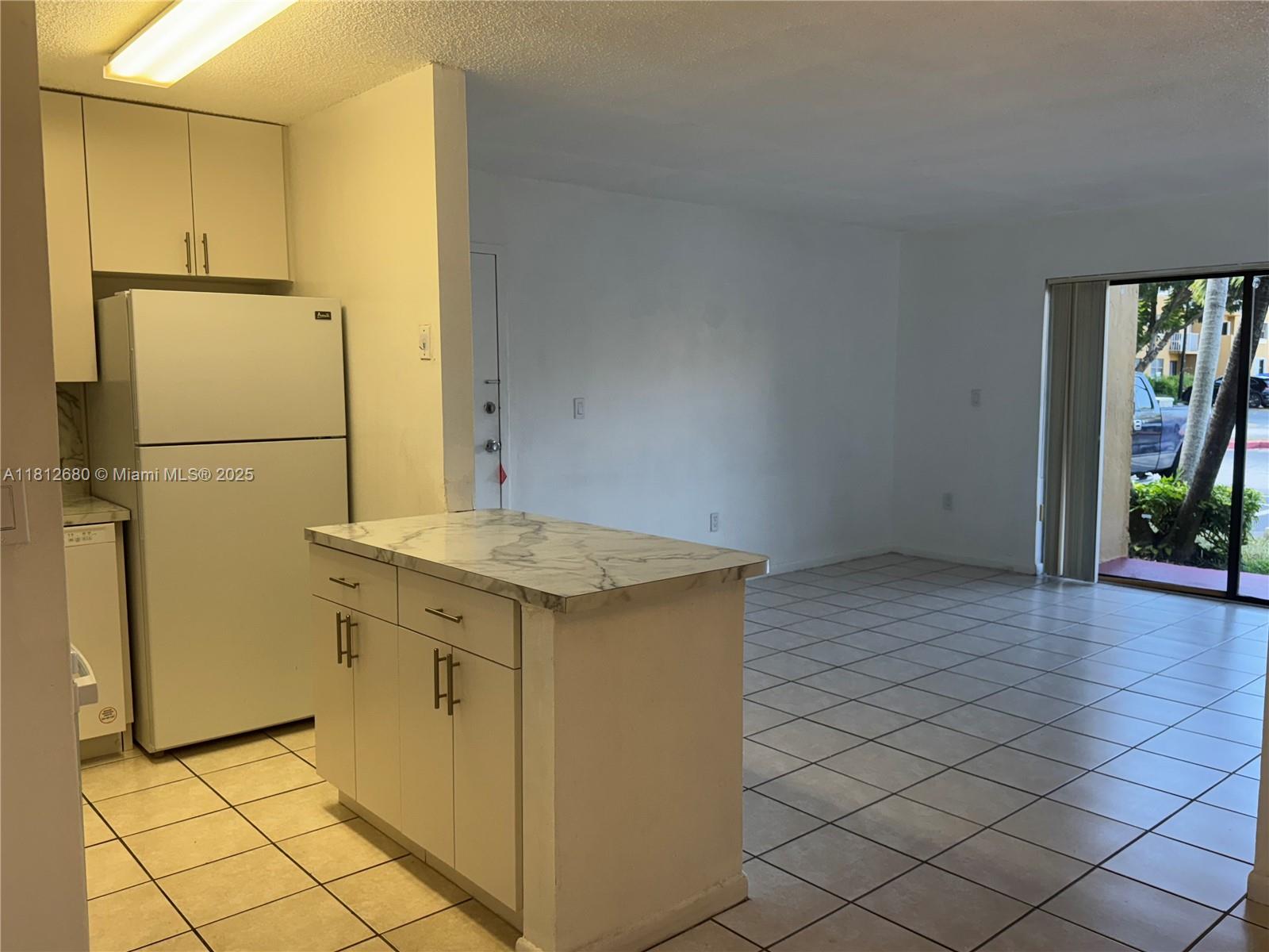THE COURTS AT KENDALL CON - Residential Lease