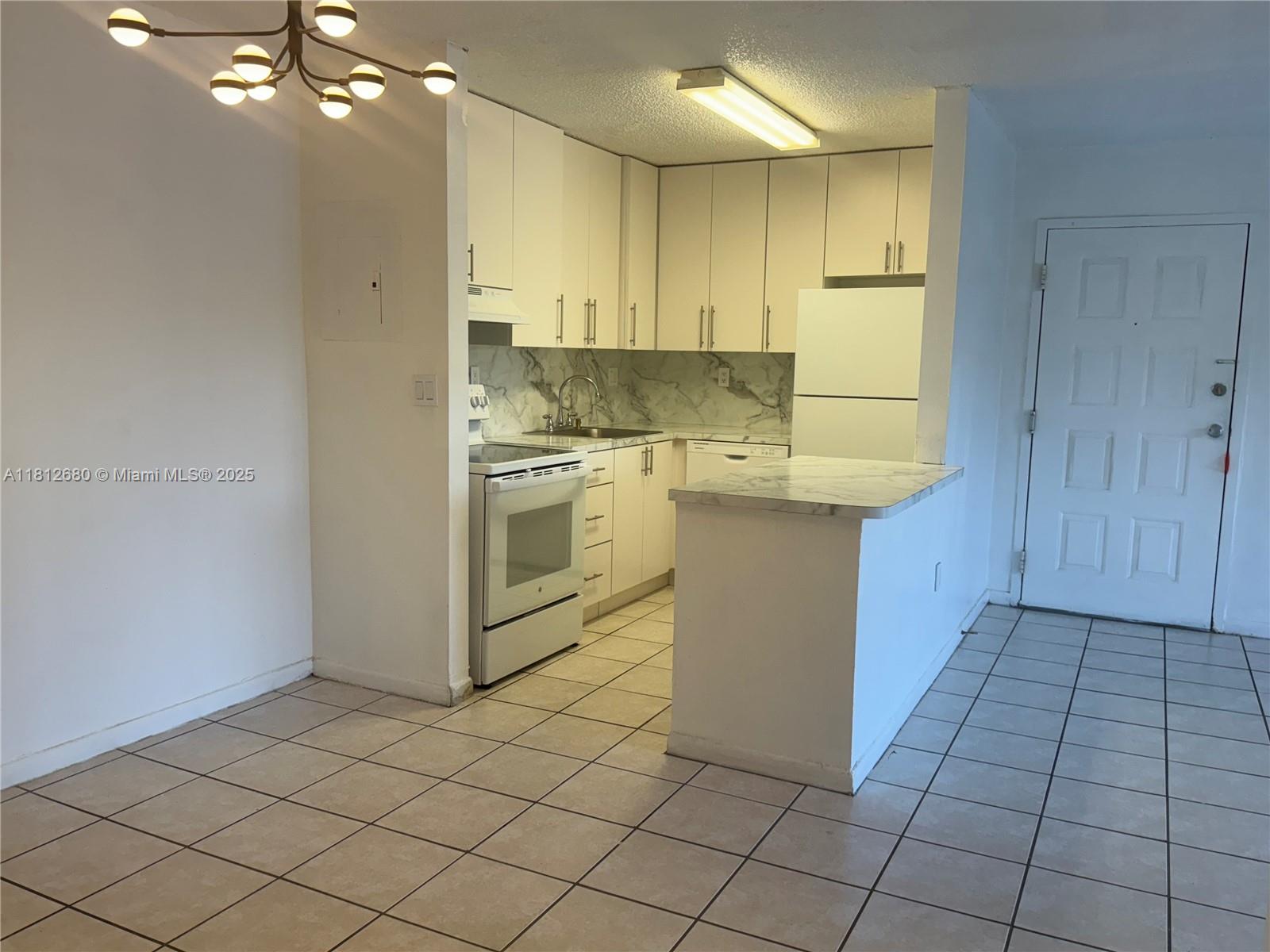 THE COURTS AT KENDALL CON - Residential Lease