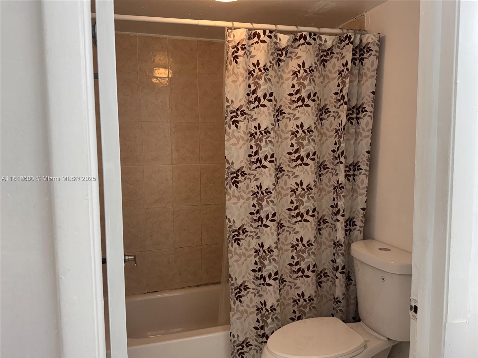 THE COURTS AT KENDALL CON - Residential Lease