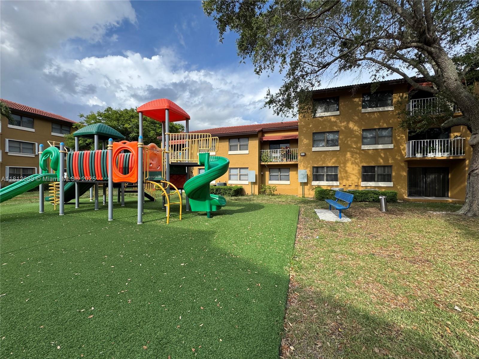 THE COURTS AT KENDALL CON - Residential Lease