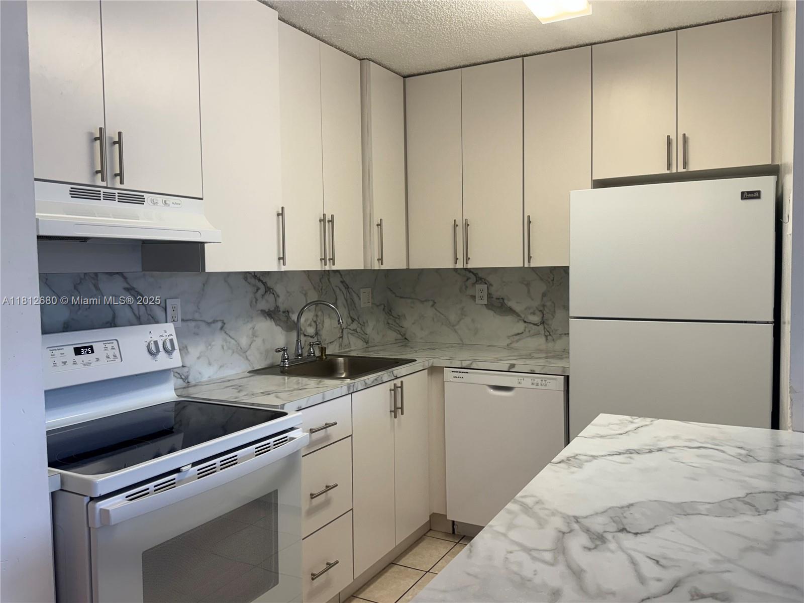 THE COURTS AT KENDALL CON - Residential Lease
