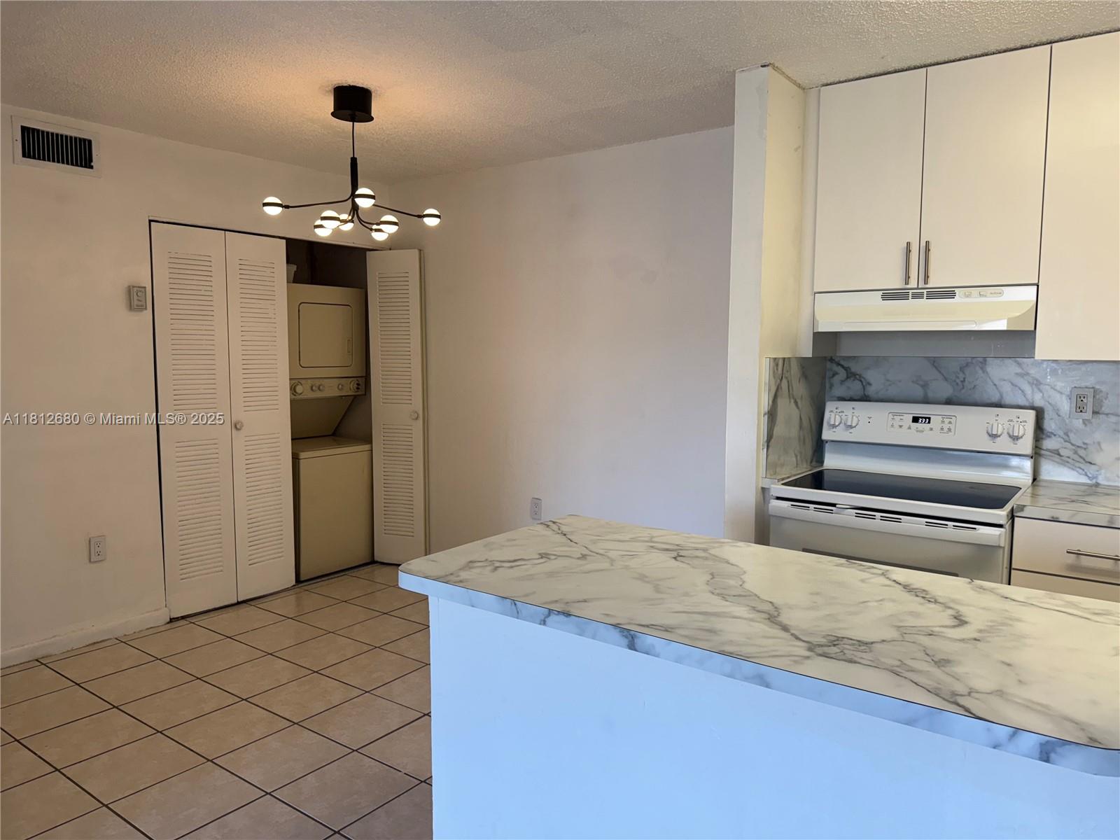 THE COURTS AT KENDALL CON - Residential Lease