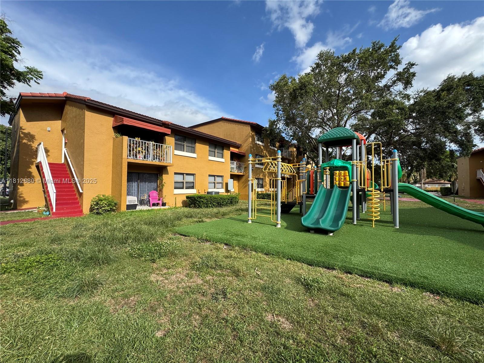 THE COURTS AT KENDALL CON - Residential Lease