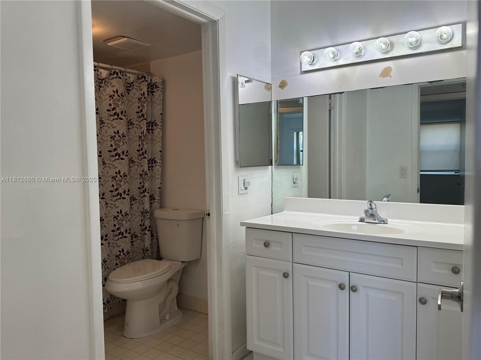 THE COURTS AT KENDALL CON - Residential Lease