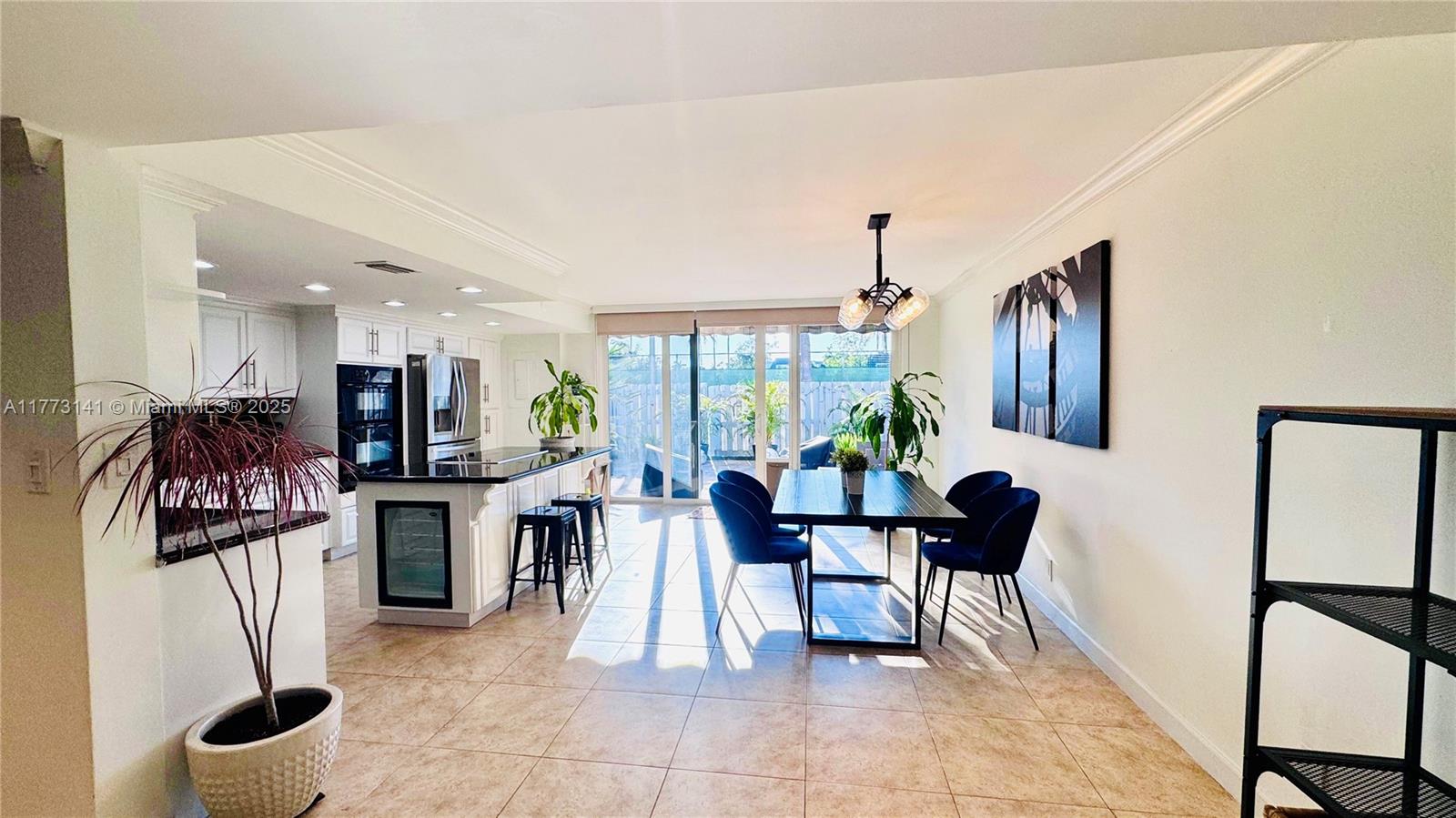 TOWNHOUSES OF VENETIAN PA - Residential