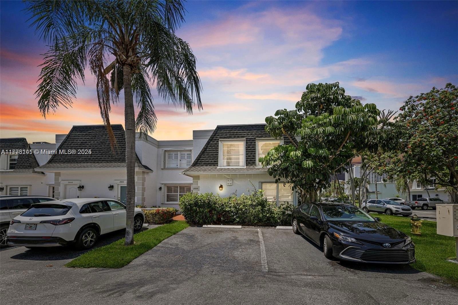 TOWNHOUSES OF VENETIAN PA - Residential