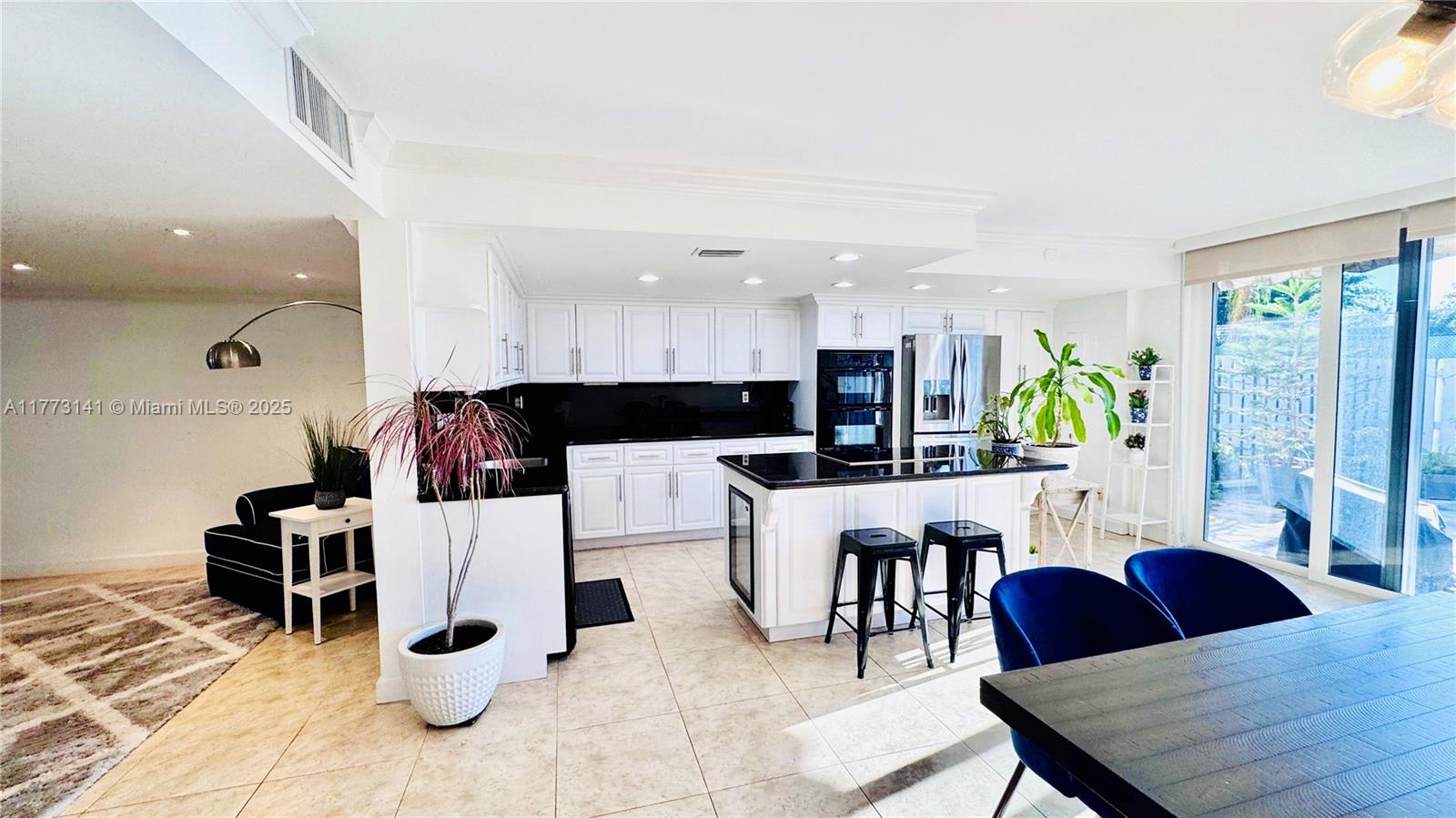 TOWNHOUSES OF VENETIAN PA - Residential