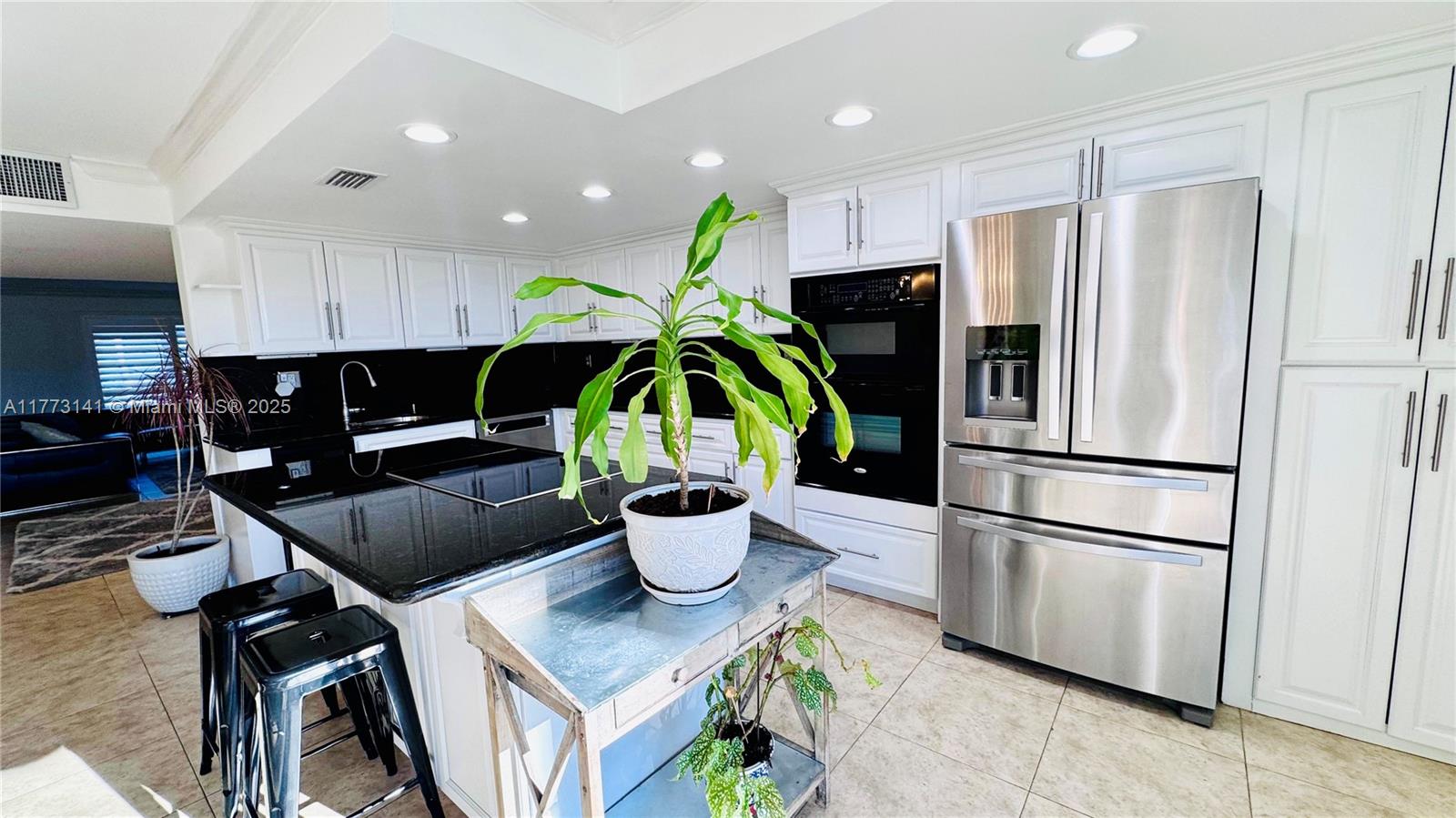 TOWNHOUSES OF VENETIAN PA - Residential