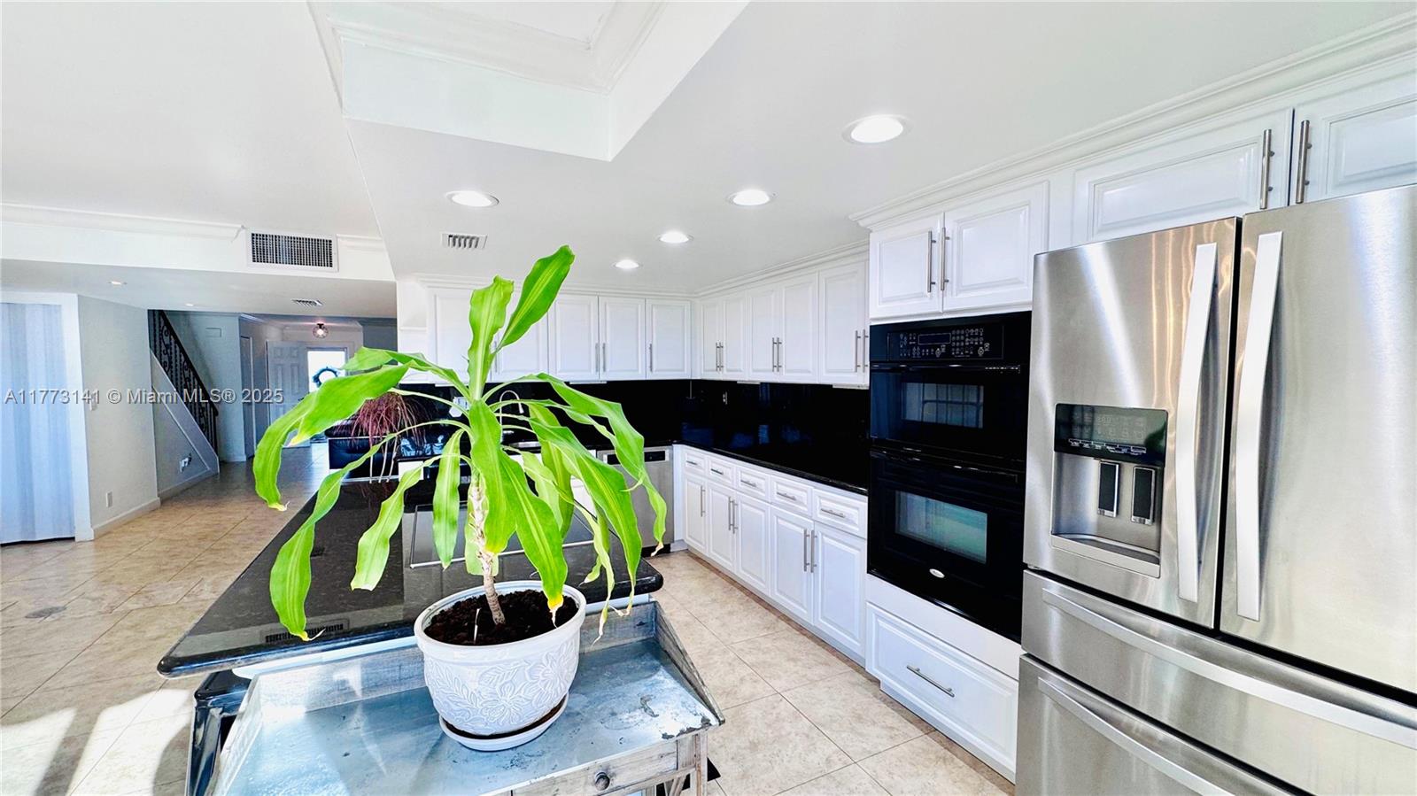 TOWNHOUSES OF VENETIAN PA - Residential