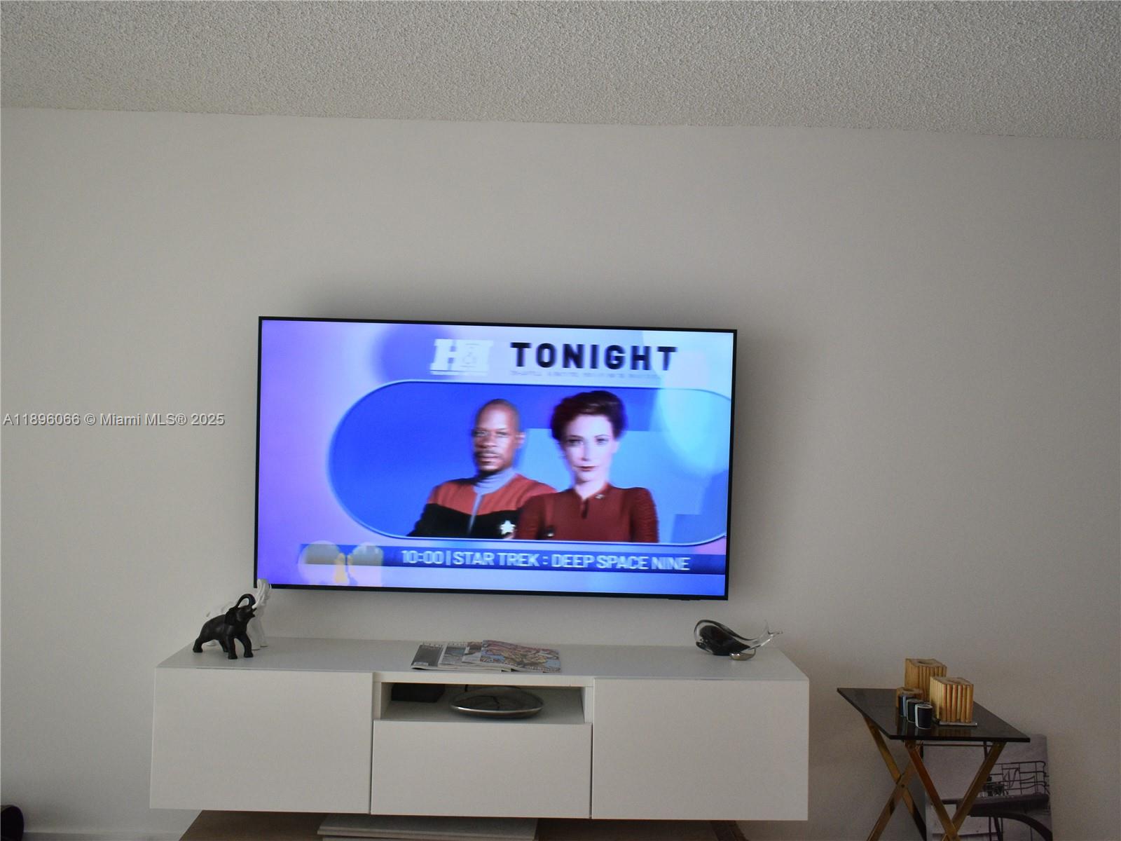 PRINCE GEORGE ARMS CONDO - Residential Lease