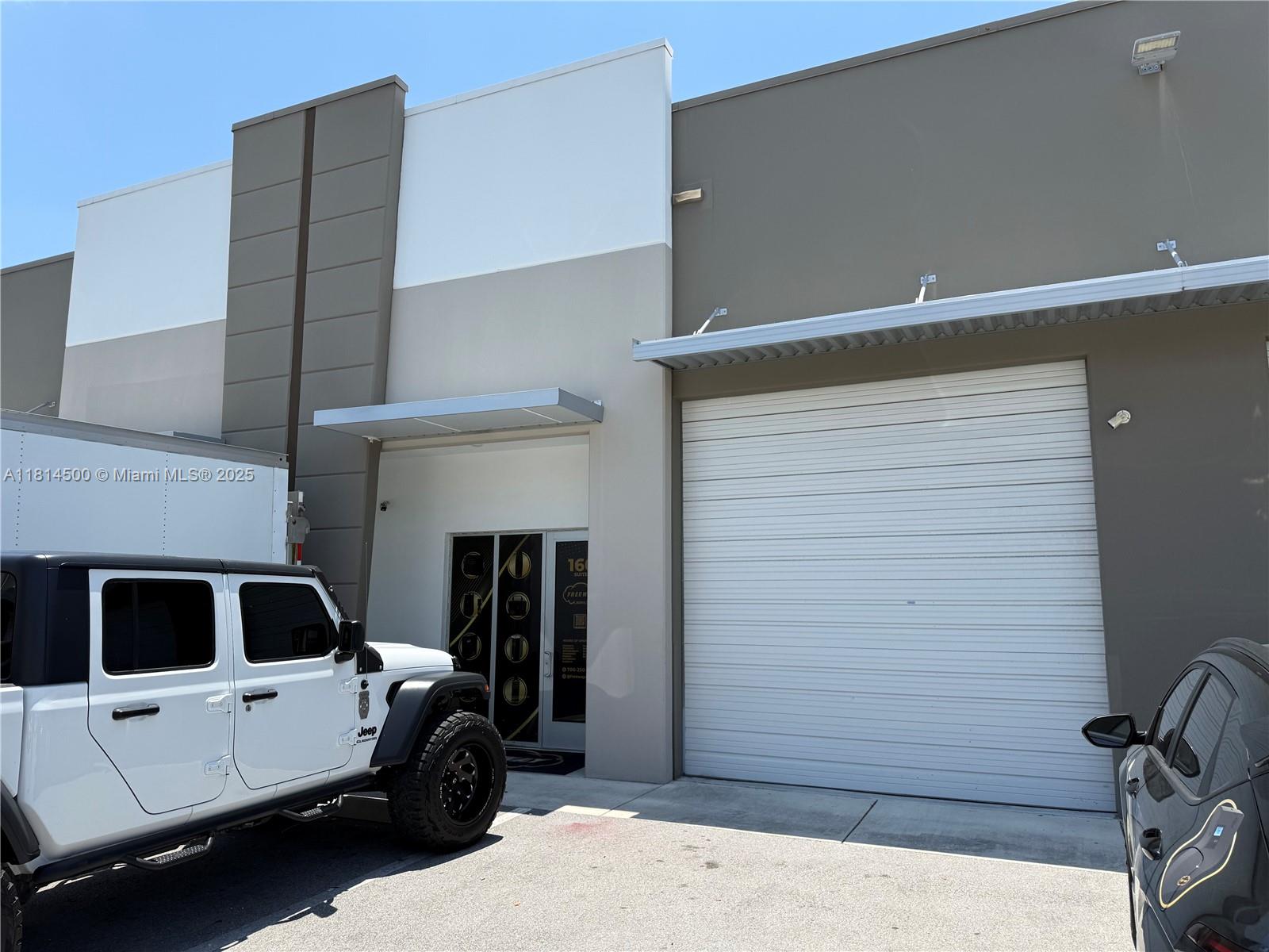 1300 SQFT flex warehouse available for rent in a highly sought-after area of Doral, just minutes from Dolphin Mall. Available June 15, 2025. Currently tenant occupied showings by appointment only. Monthly rent includes property taxes, association fees.Ideal for office, warehouse, or light industrial use. Inquire for more details or to schedule a private showing. 1 Mo Rent + 2 Mo Security Deposit to move in.
Tenant Occupied until June 15th. we will need 24-hour notice to show. Agent must accompany tenant at all times.