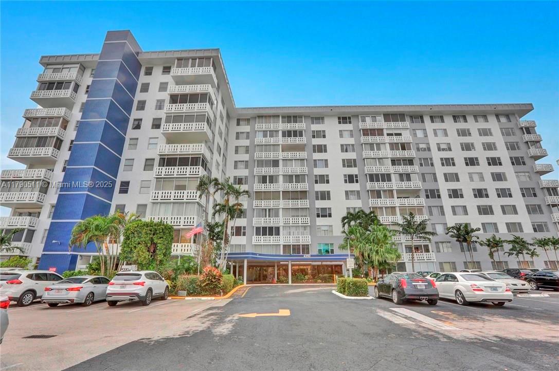 Property for Sale at 4350 Hillcrest Dr 503, Hollywood, Broward County, Florida - Bedrooms: 2 
Bathrooms: 2  - $185,000