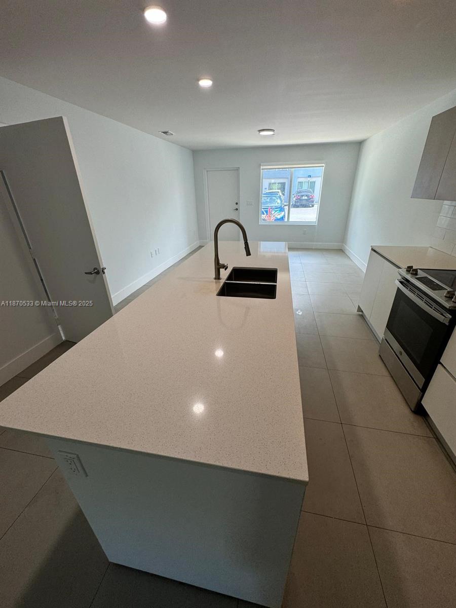 2555 NE 193rd St 2106