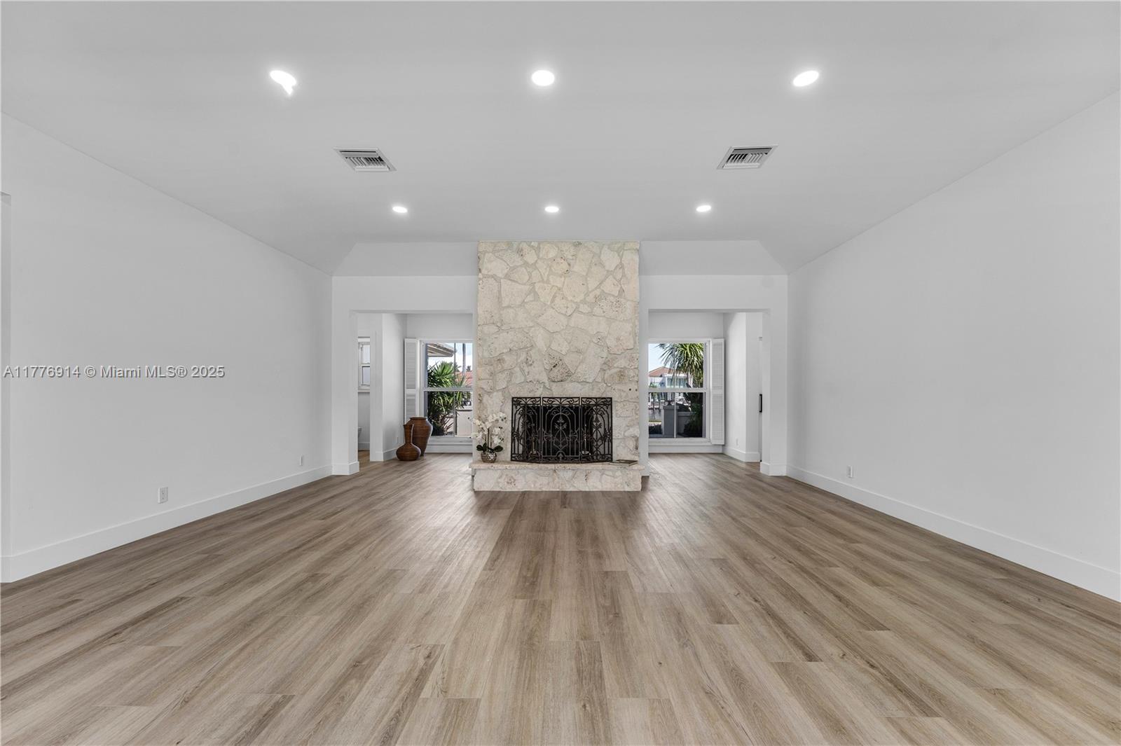 TROPIC ISLE 4TH SEC - Residential