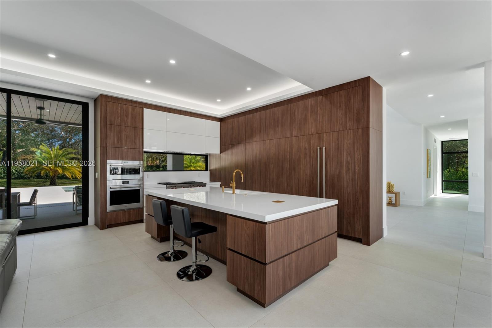 9525 SW 95th Ct, Miami, FL, 33176/$5,995,000 3 9525 SW 95th Ct