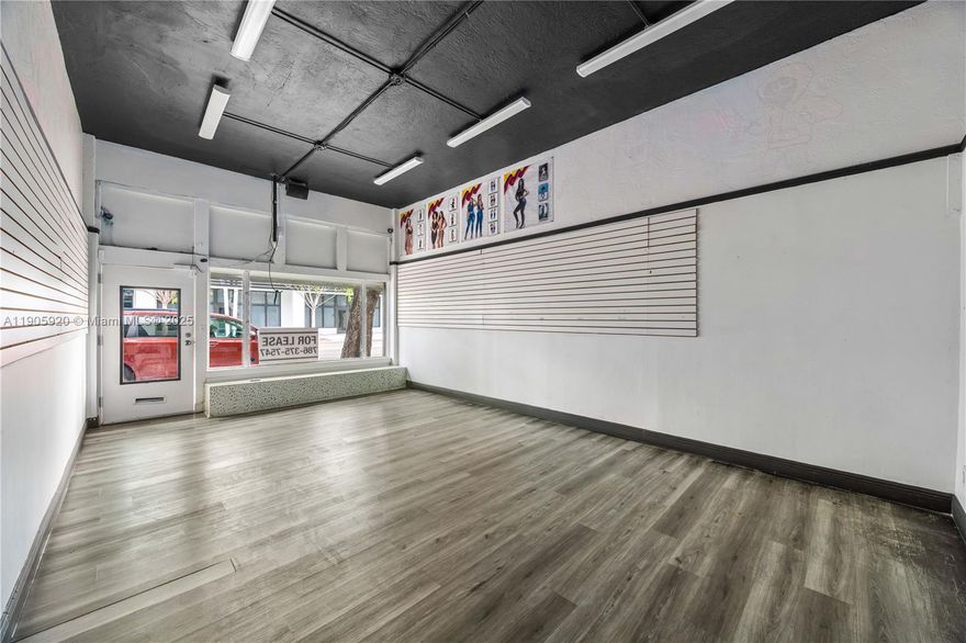 Great frontage, storefront, completely upgraded floors and open ceilings. NNN lease. Financial;s and approval required to lease.