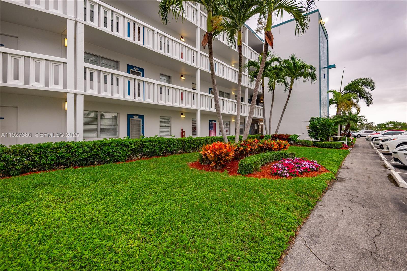 View photos, virtual tours, details... 1061 Exeter D 1061 D