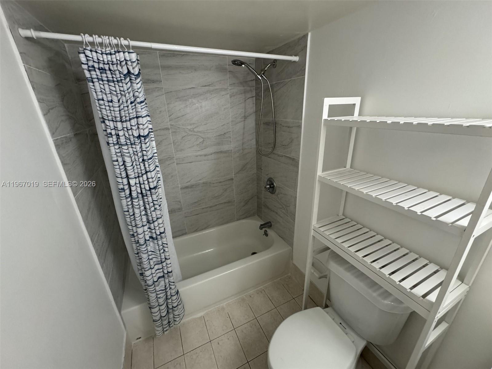 PROMENADE AT KENDALE LAKE - Residential