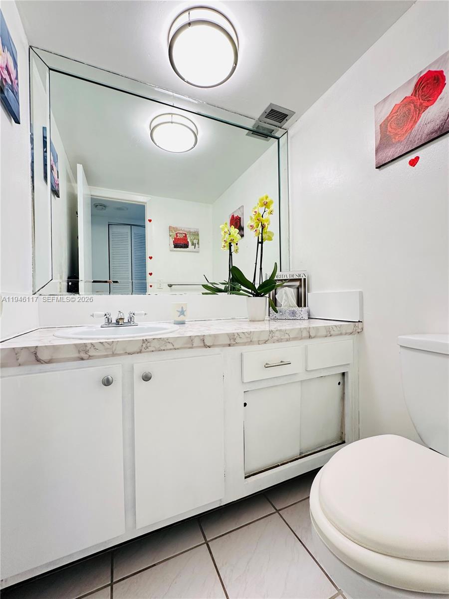 COMMODORE PLAZA CONDO - Residential