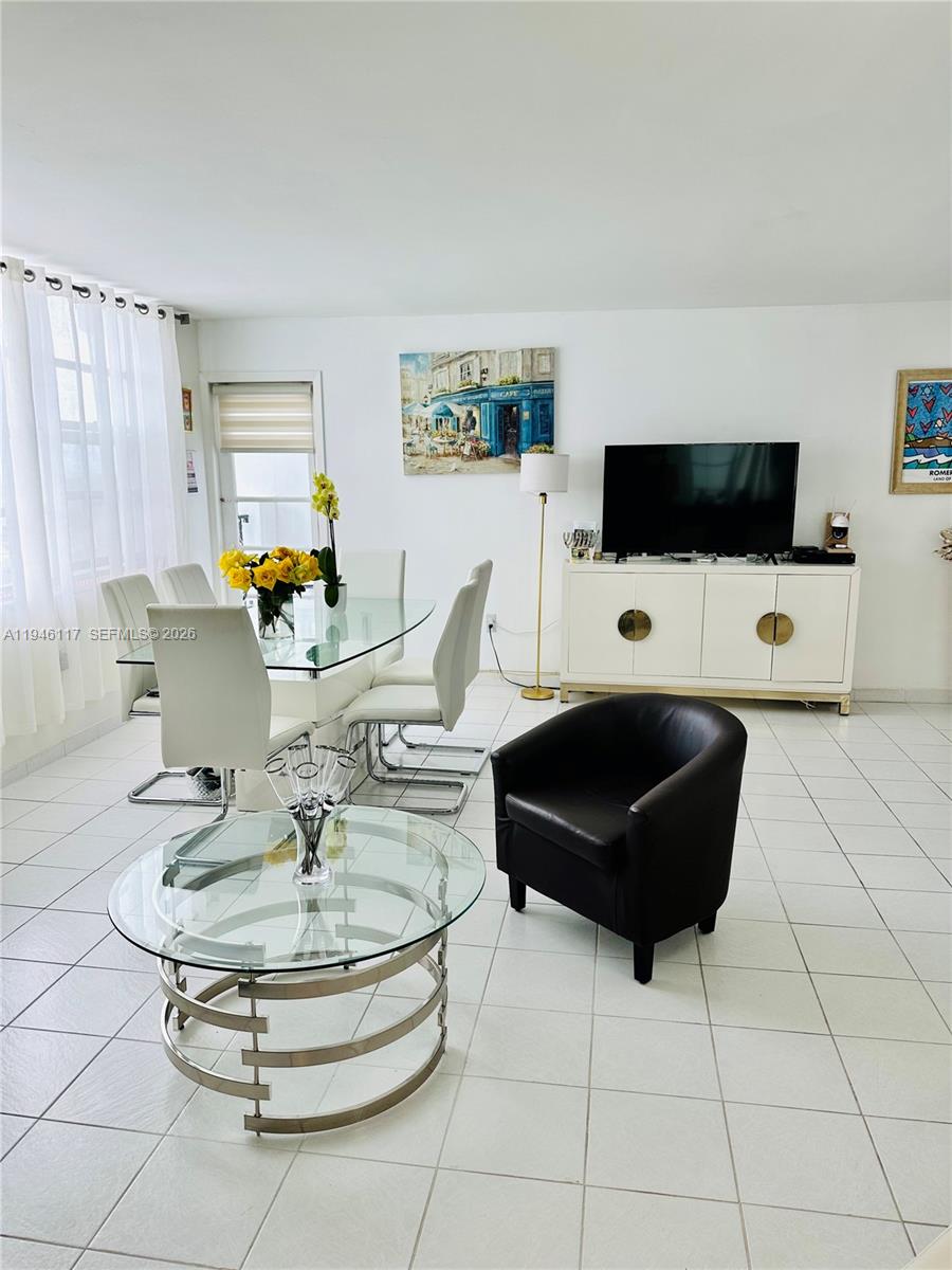 2750 NE 183rd St 1607