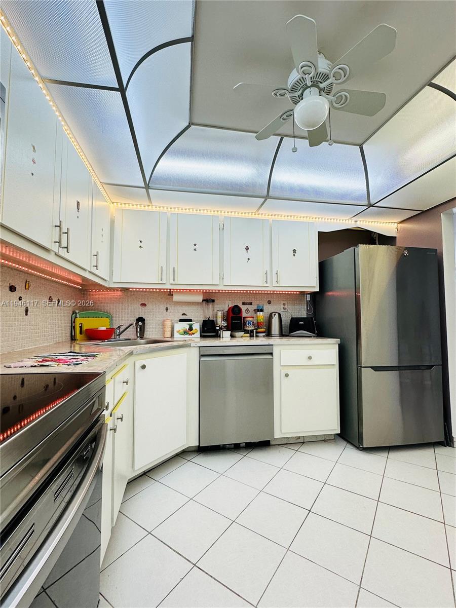 COMMODORE PLAZA CONDO - Residential