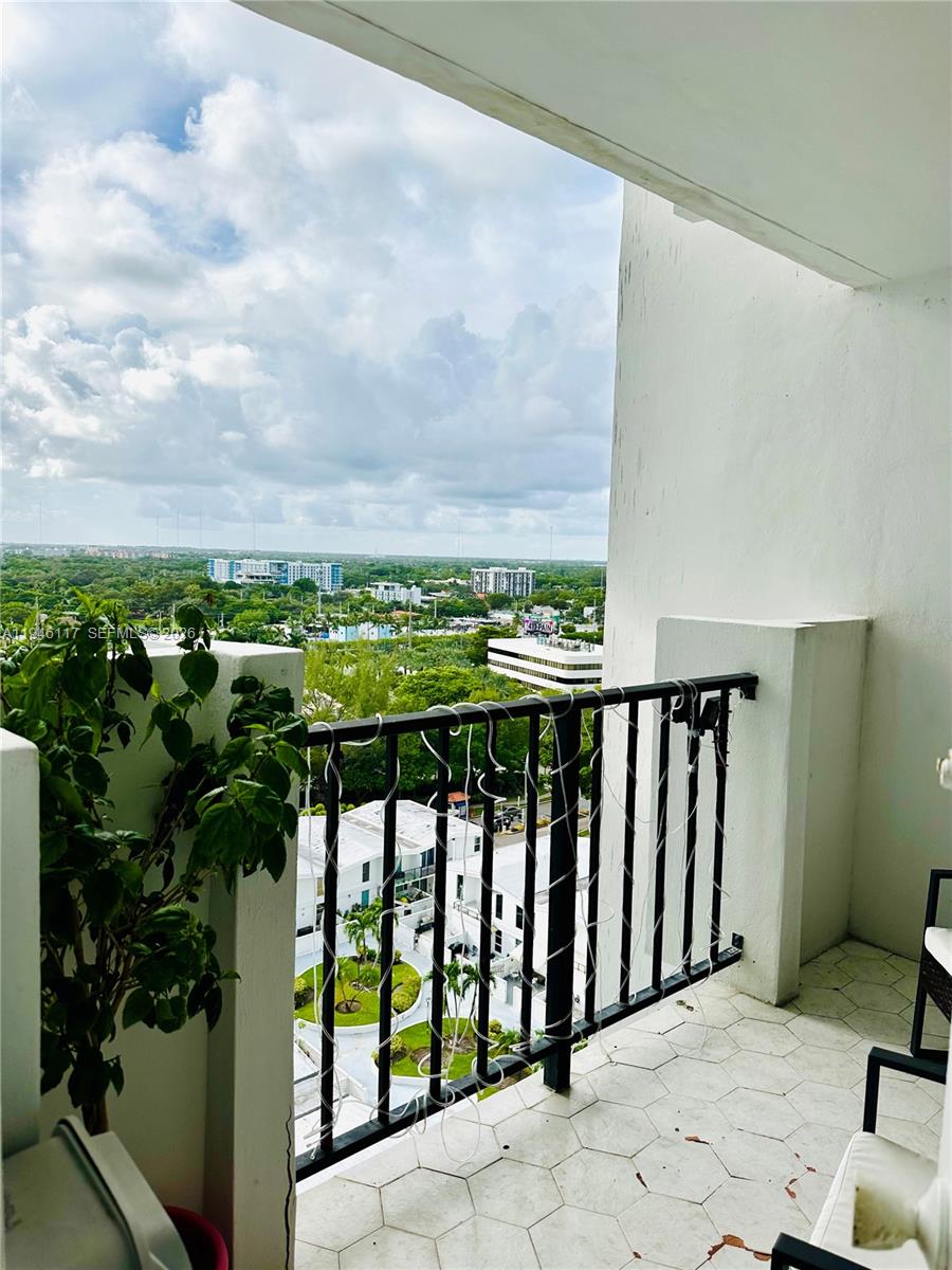 COMMODORE PLAZA CONDO - Residential