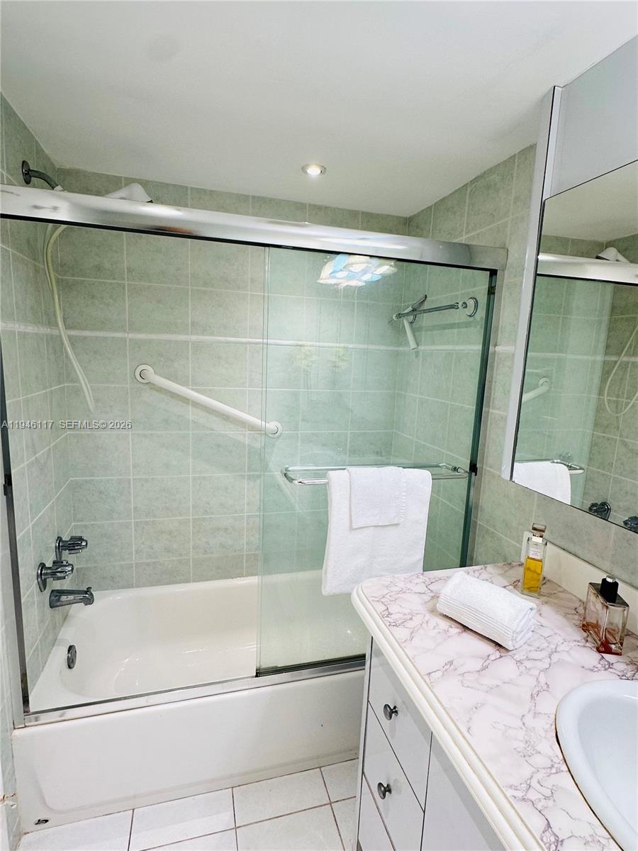 COMMODORE PLAZA CONDO - Residential