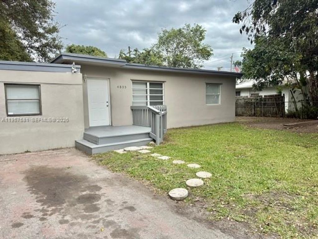 Photo of 4333 SW 51st St, Dania Beach, FL 33314 (MLS # A11957581)