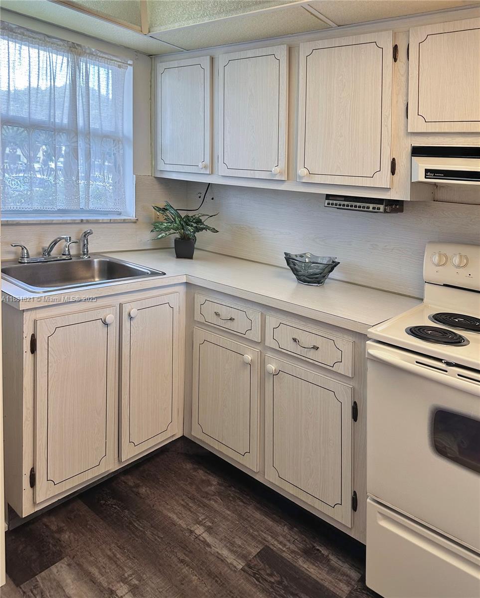 SUNRISE LAKES 75 CONDO - Residential