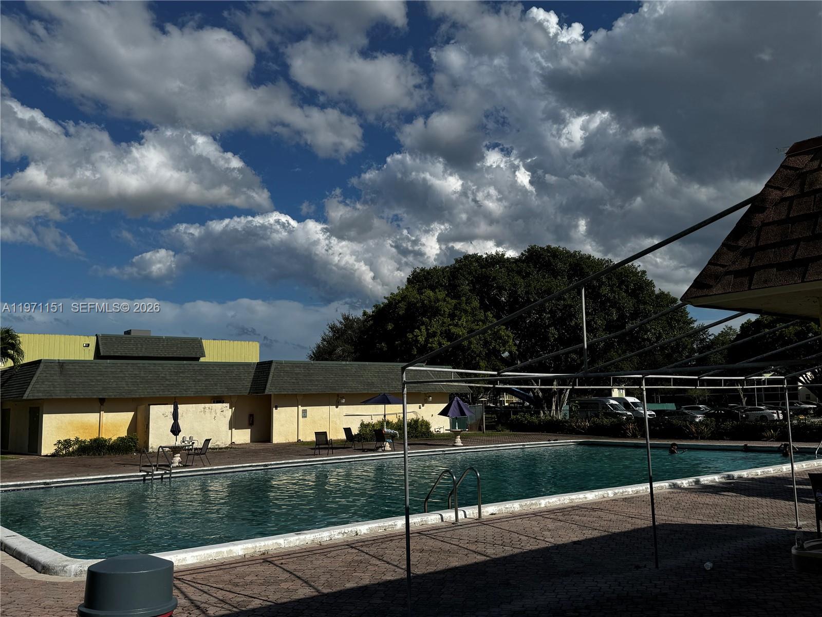 RAMBLEWOOD EAST CONDO - Residential