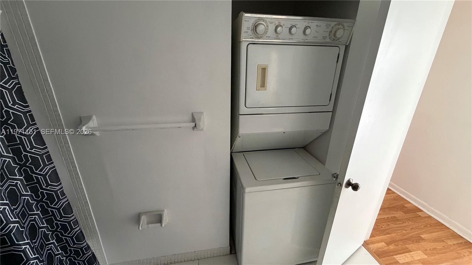 RAMBLEWOOD EAST CONDO - Residential