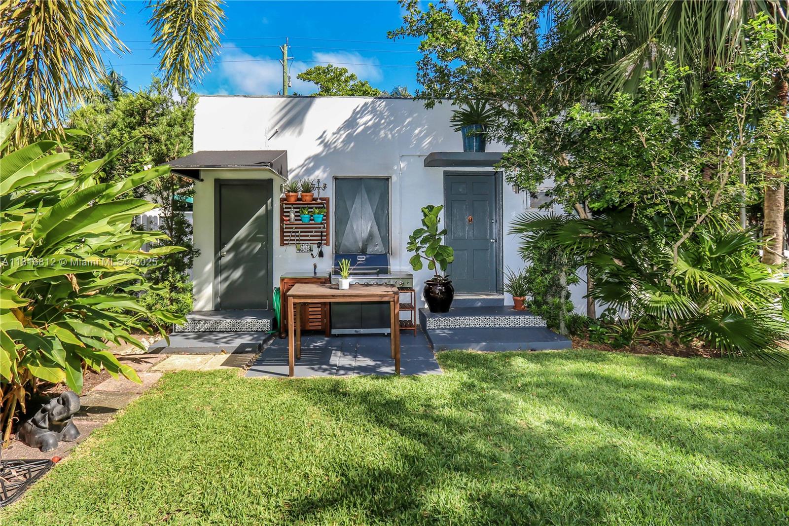 HOLLYWOOD LAKES SECTION - Residential