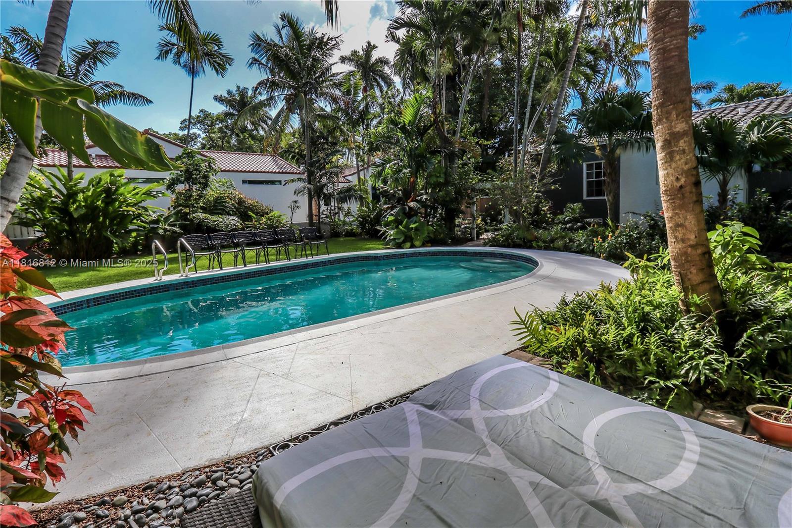 HOLLYWOOD LAKES SECTION - Residential