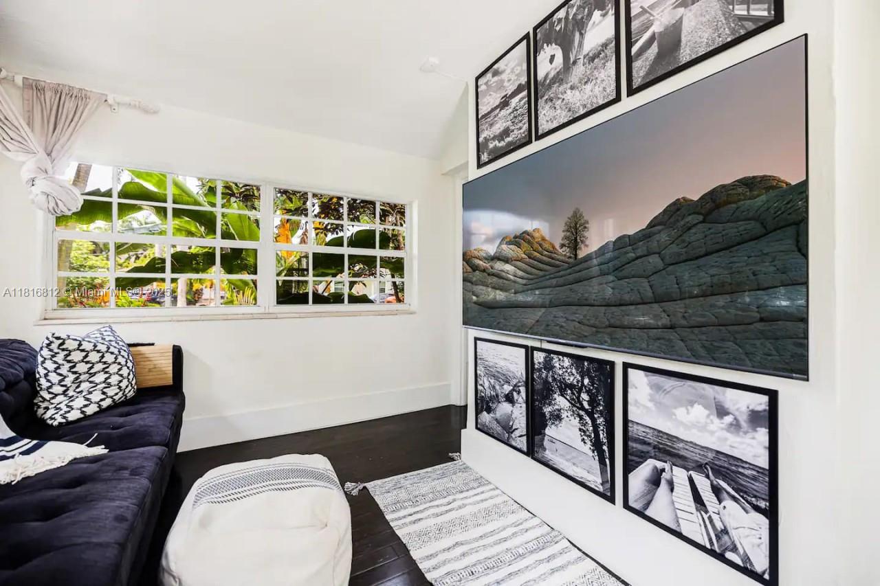 HOLLYWOOD LAKES SECTION - Residential