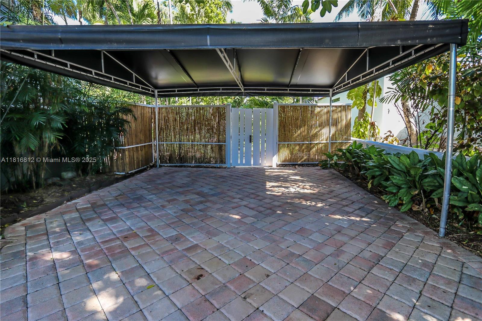 HOLLYWOOD LAKES SECTION - Residential