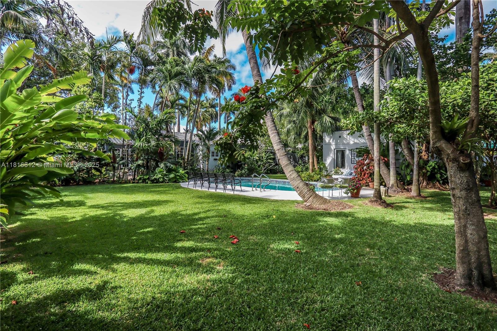 HOLLYWOOD LAKES SECTION - Residential