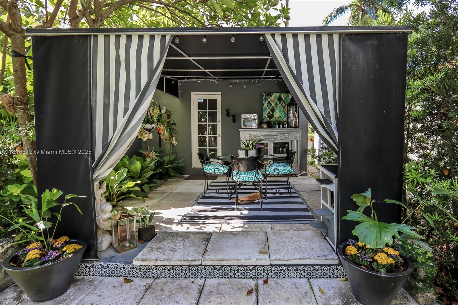 HOLLYWOOD LAKES SECTION - Residential