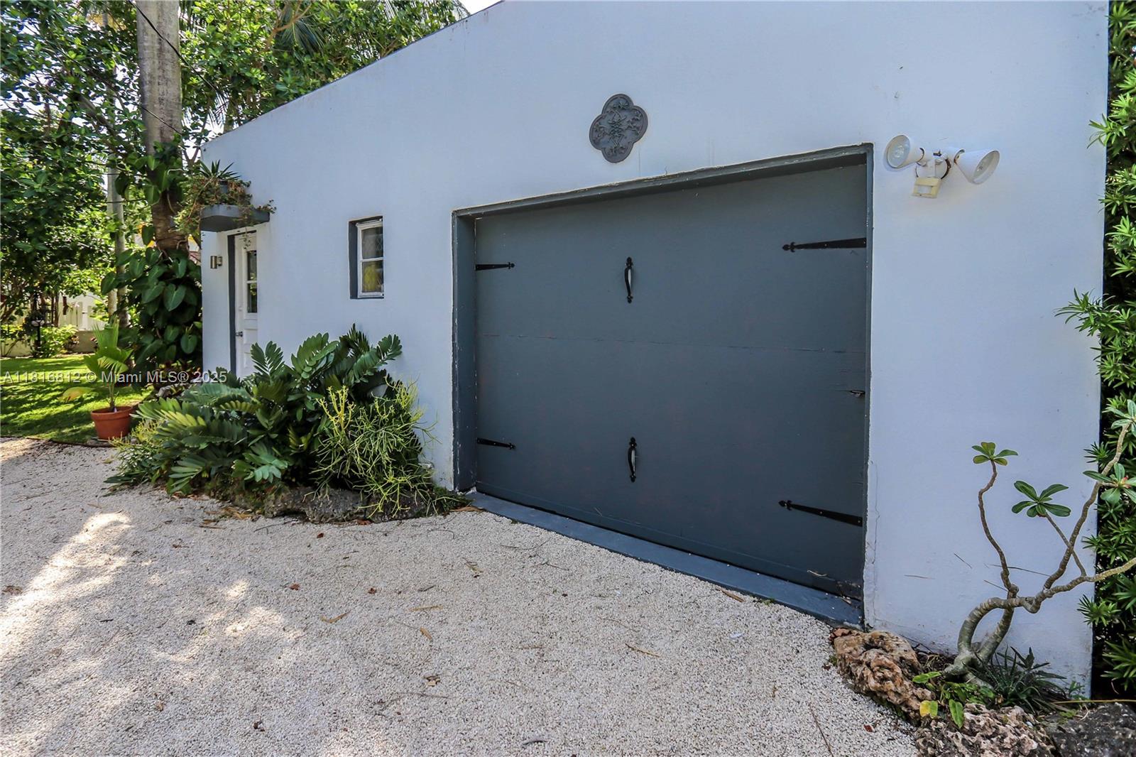 HOLLYWOOD LAKES SECTION - Residential