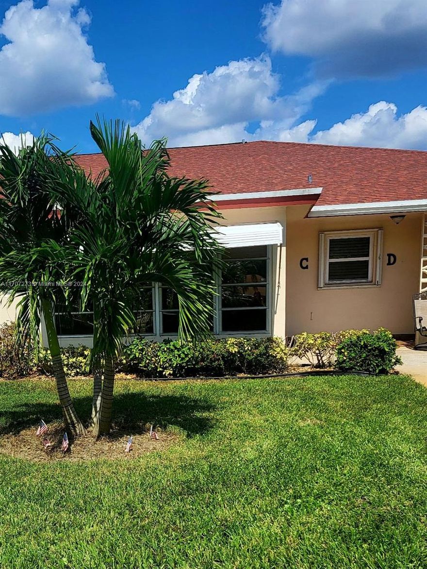 Large one bedroom with rare *2 full baths* in sought after Highpoint 7. Newly renovated bathrooms and kitchen with brand new appliances. Very active over 55+ community. 1080 sq. ft . TV in Florida room available with rental if desired. All furniture to be removed if not needed . Large primary bedroom with California closets. Guest bathroom with full shower. Local landlord will put the shutters down in event of any storms. Clubhouse has a gym and is right off the large resort heated pool and next to a beautiful lake. Tennis/pickleball courts, shuffle board, movie nights and so much more. The community is a 10 minute drive to the beach and downtown Atlantic Ave. with restaurants, shopping and live entertainment. Water, basic cable, internet included.

Available for move-in 04/22/2025