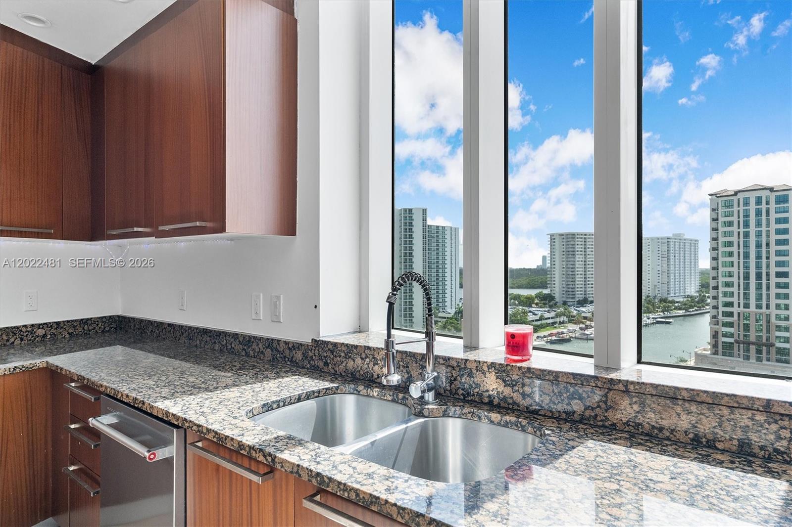 TDR TOWER II CONDO - Residential