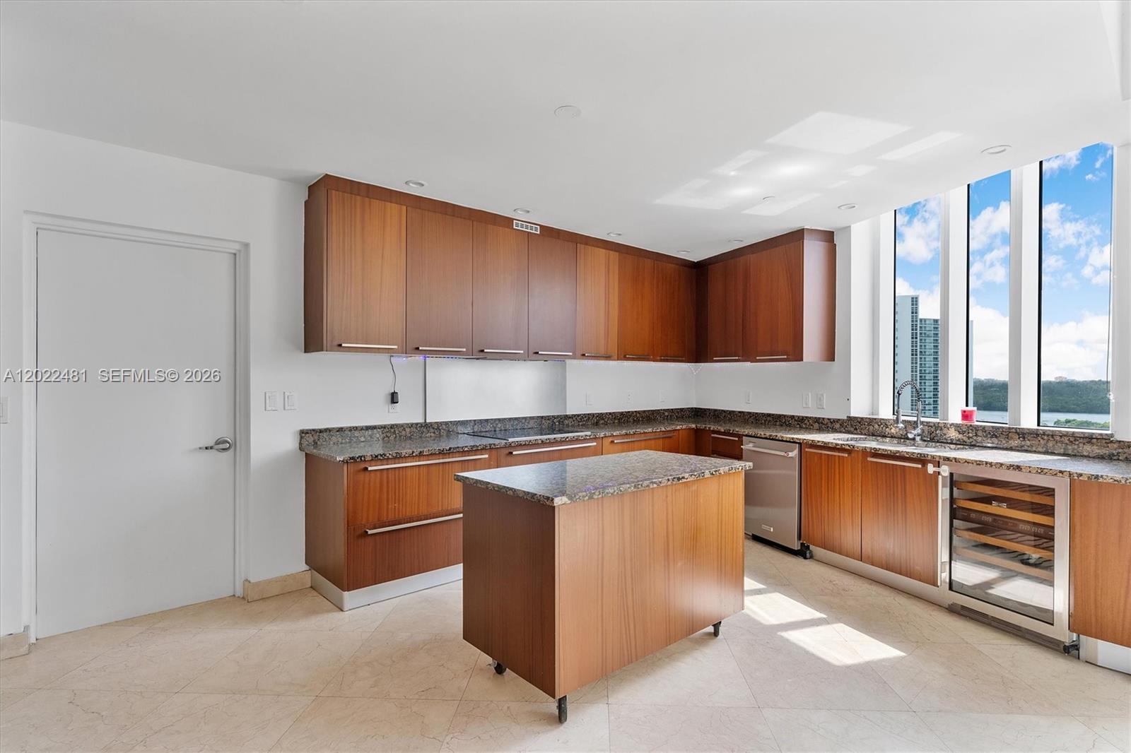 TDR TOWER II CONDO - Residential