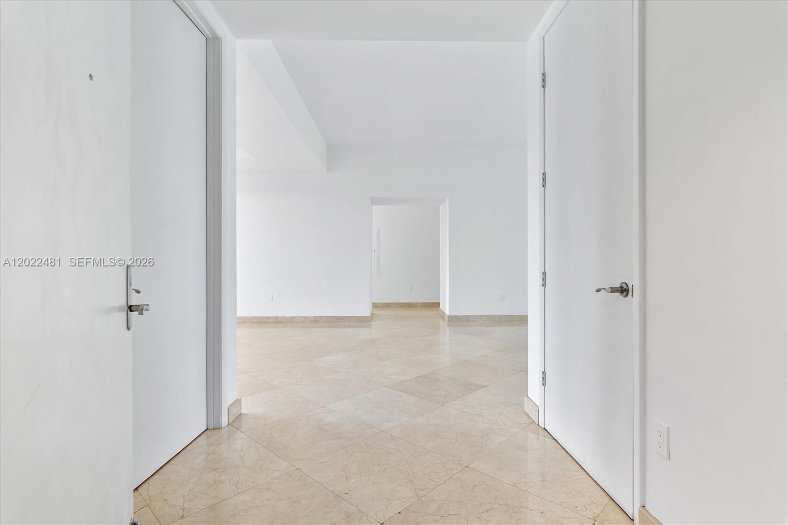 15901 Collins Ave 904